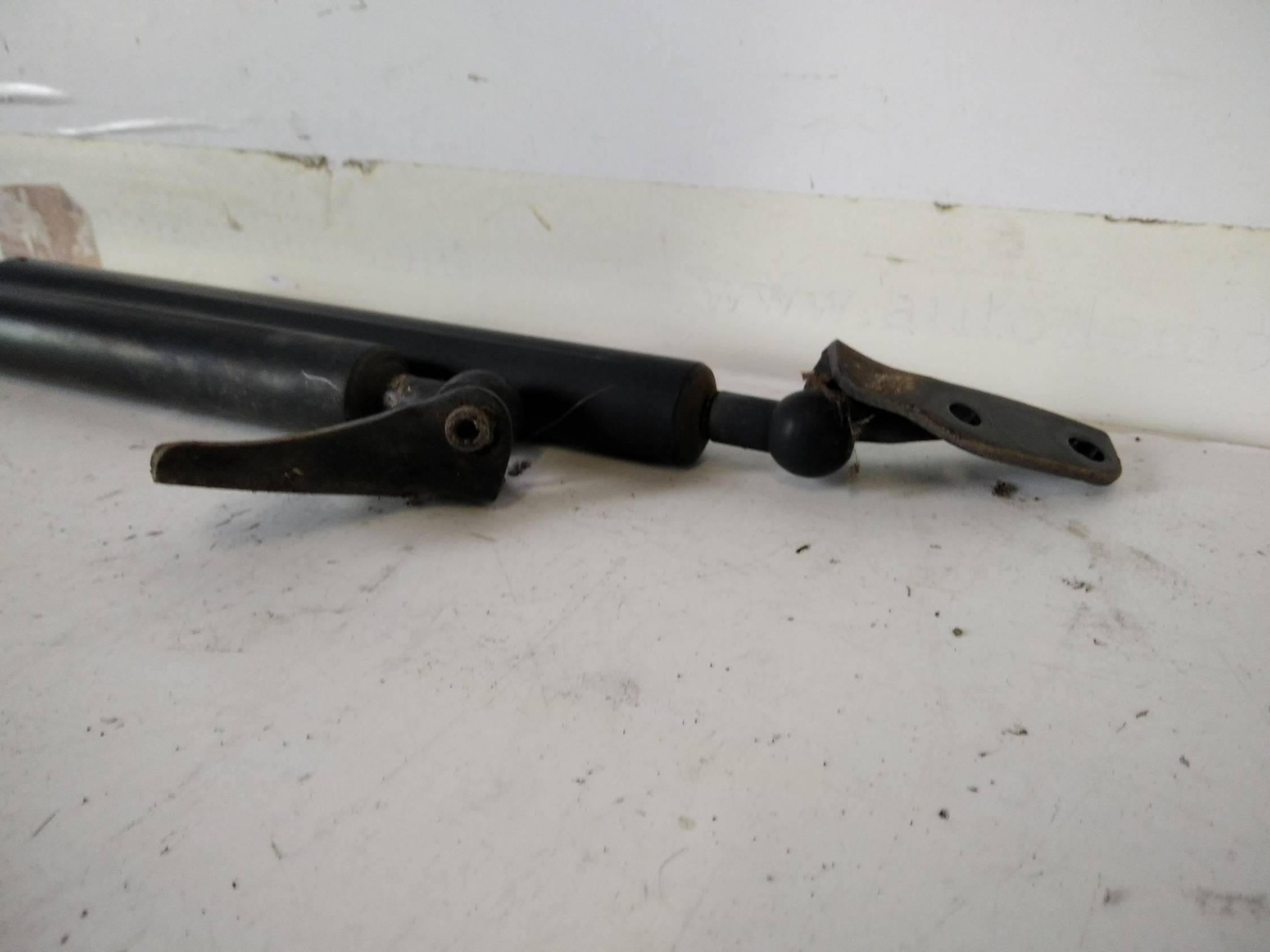 Asta ammortizzante portello post. sx.